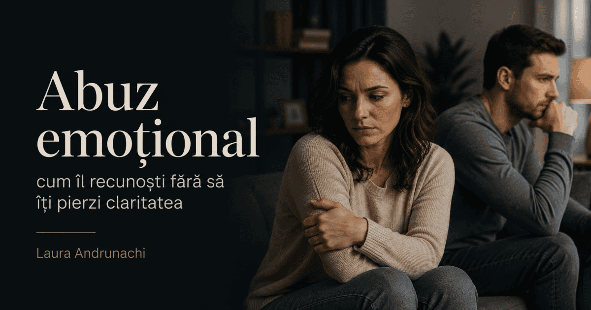 Imagine pentru articol despre abuz emoțional, cu un cuplu în tensiune și o femeie retrasă emoțional.
